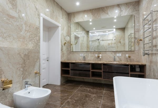 Bathroom Floor Tile Trends in Hawaii 2025